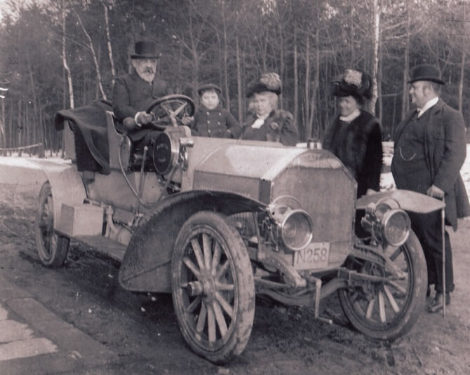 František Křižík s elektromobilem